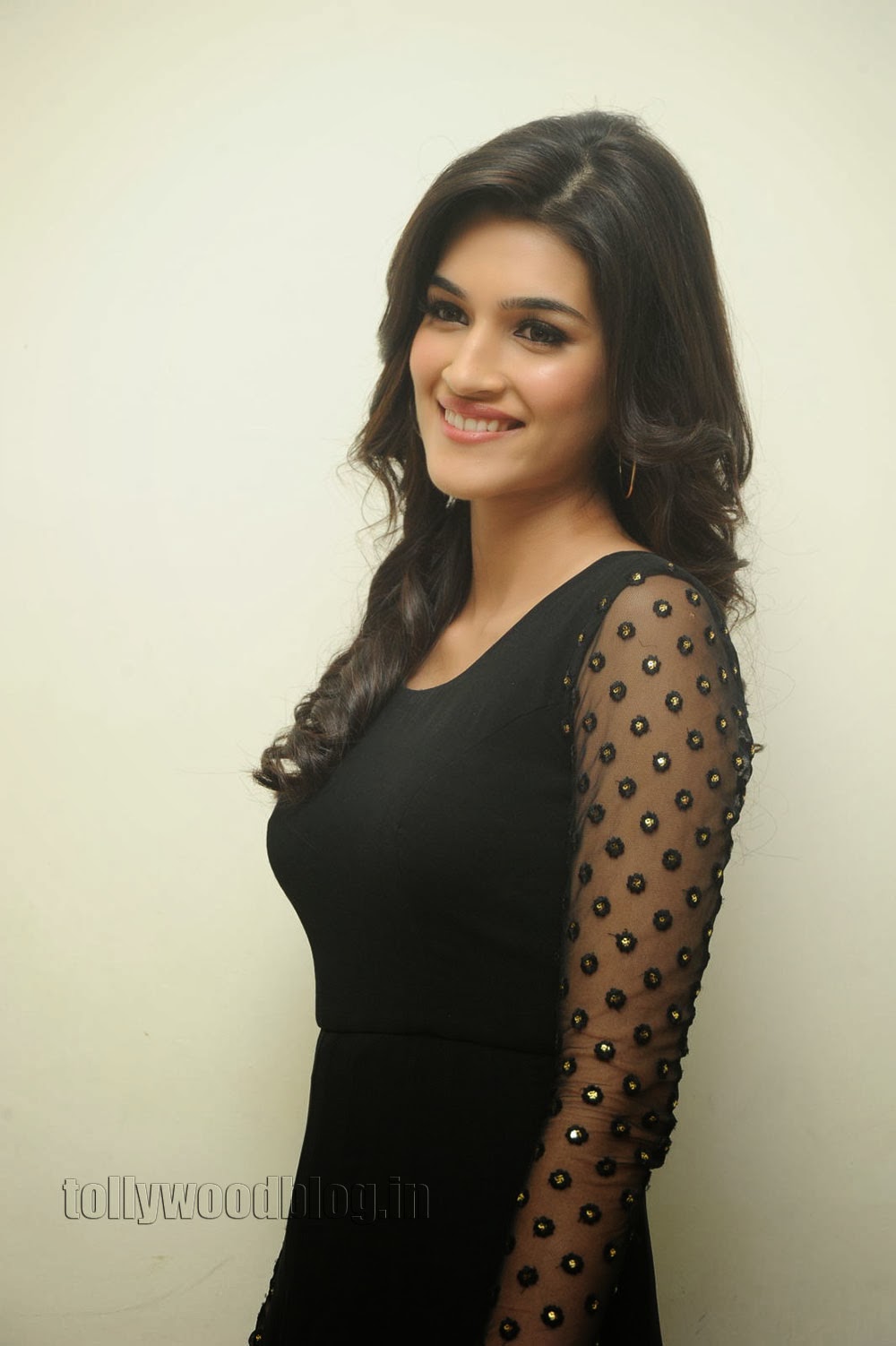 1 Nenokkadine Heroine Kriti Sanon Photos Gallery