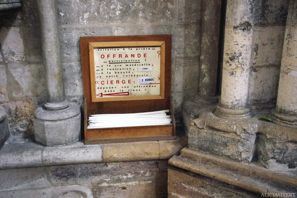 aliciasivert, alicia sivertsson, rouen, france, notre-dame, church, cathedral, kyrka, katedral, candles, ljus, stearinljus, offerande?