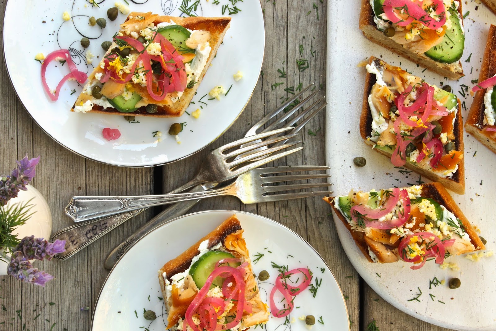 Smoked trout toast with pickled onions lieslicious