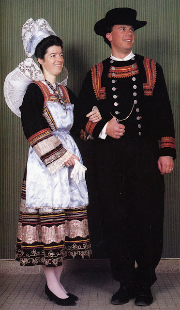 traditional dress for france