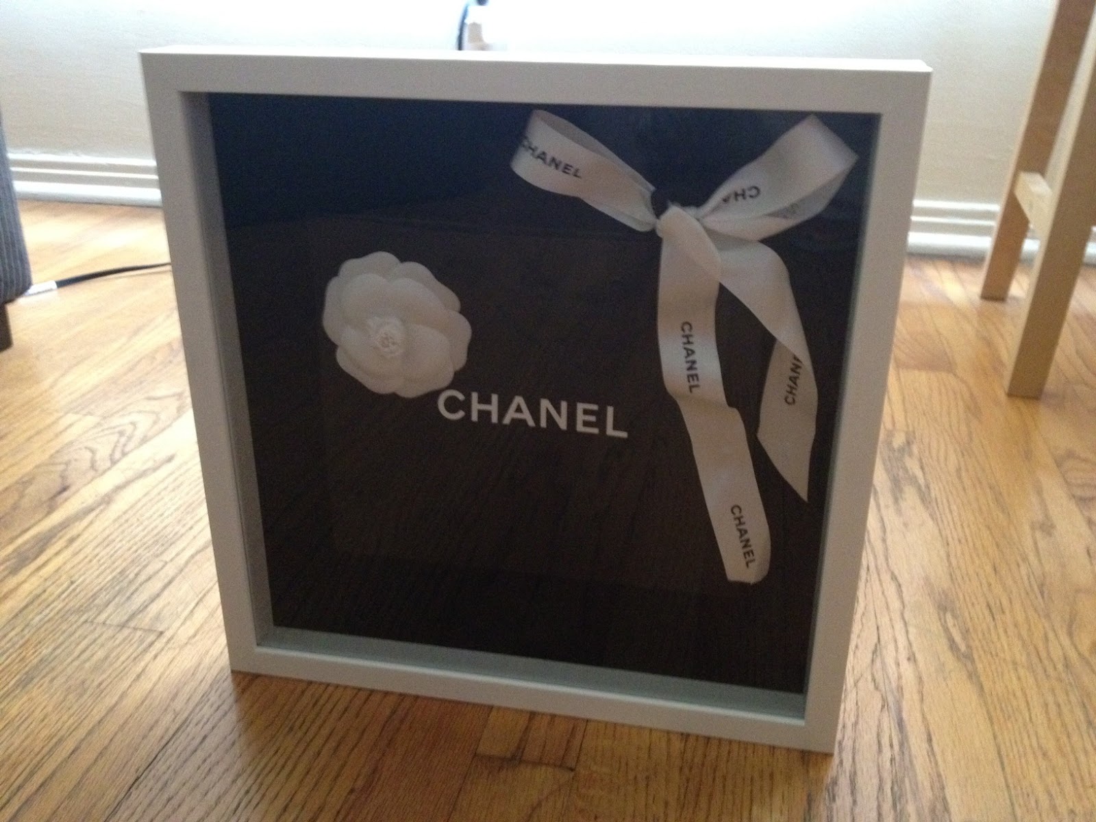 Dressed up in Amor by Gabriela DIY Framing Fashion Shopping Bags