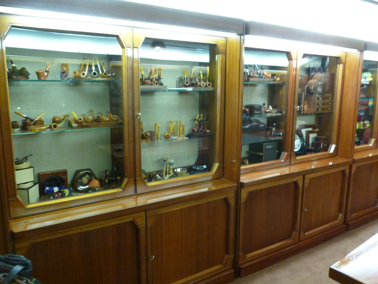 PIPE GAZETTE, pour les fumeurs de pipe > PIPES LES ADRESSES À MILAN