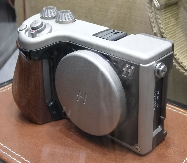 La extraña cámara reflex con la que Canon quiere revolucionar la fotografía