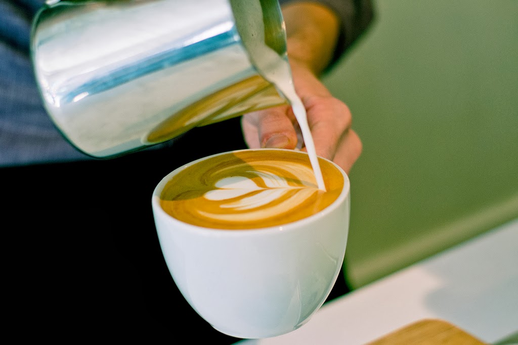 What Is A Flat White Coffee? Latte Art Guide