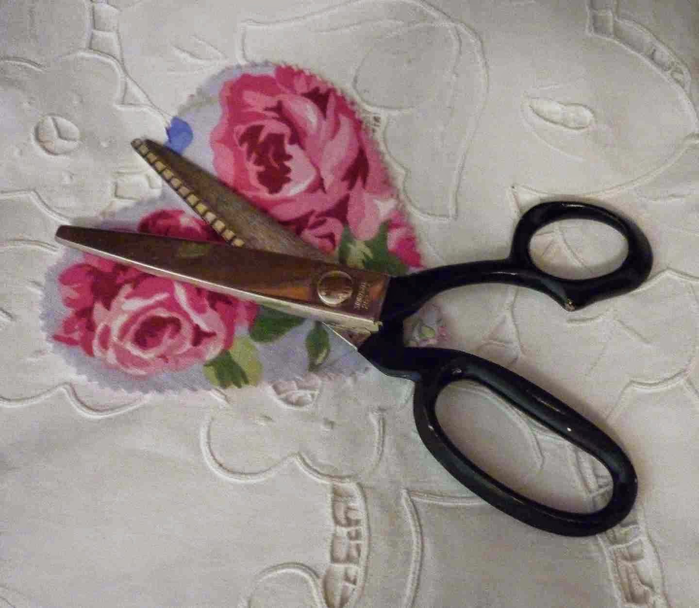 Simpleliving Keep your pinking shears sharp