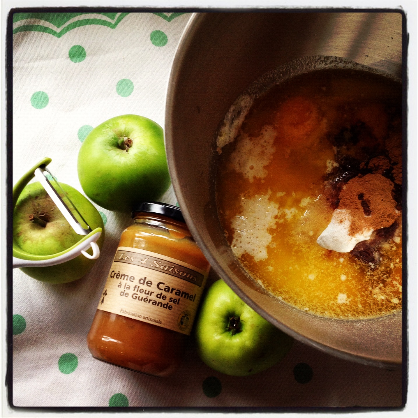 Babaduck Salted Caramel & Apple Cake