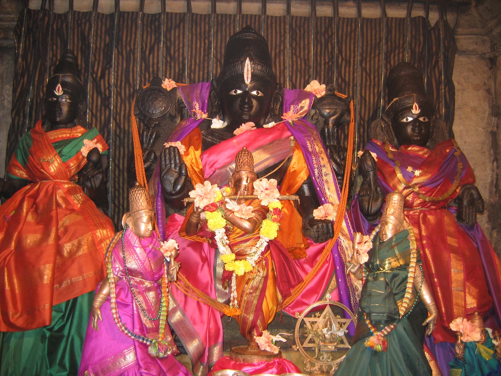 Thondanur (Kere Thonnur) - Sri Gopala Krishna Swamy Temple, Padavapura, Mandya Thondanur (Kere Thonnur) - Sri Gopala Krishna Swamy Temple, Padavapura, Mandya