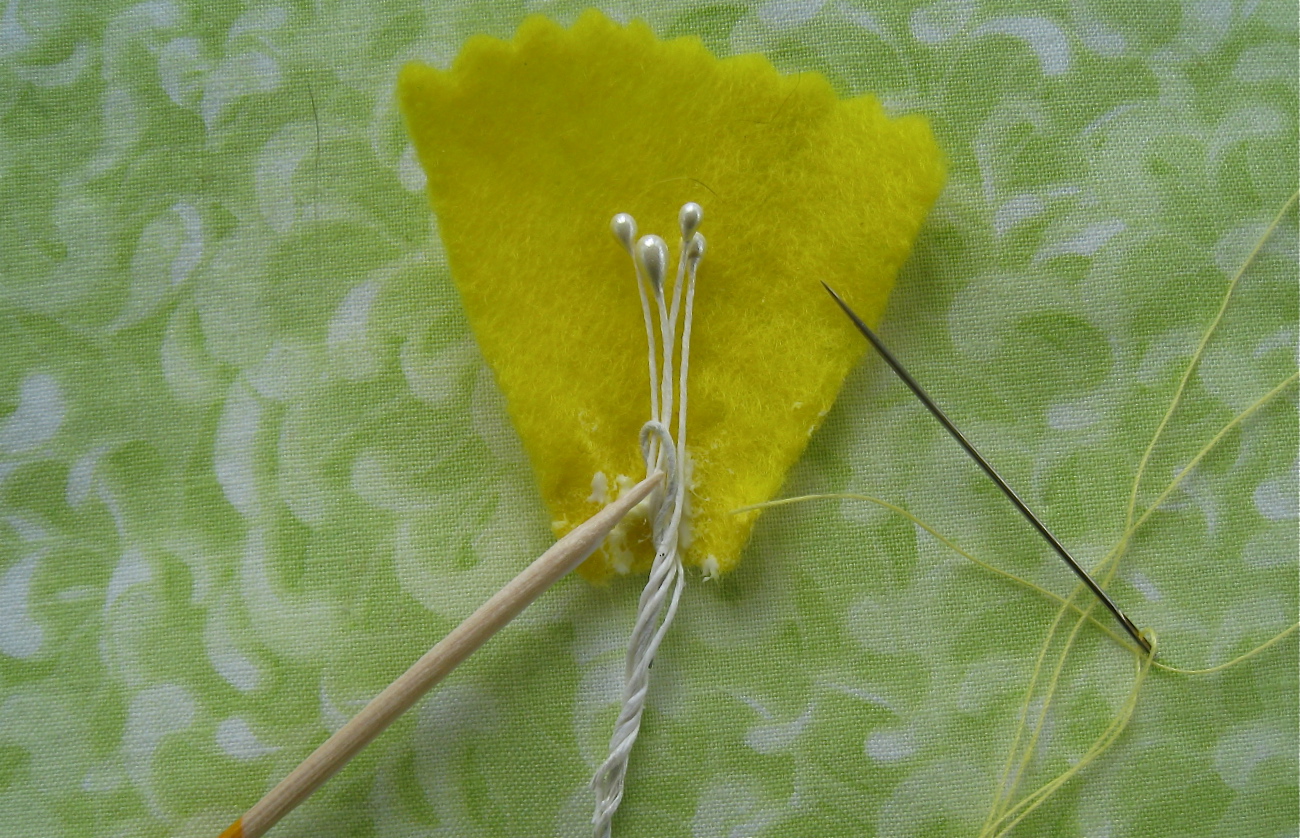 Art and Stitch Felt Daffodil Tutorial