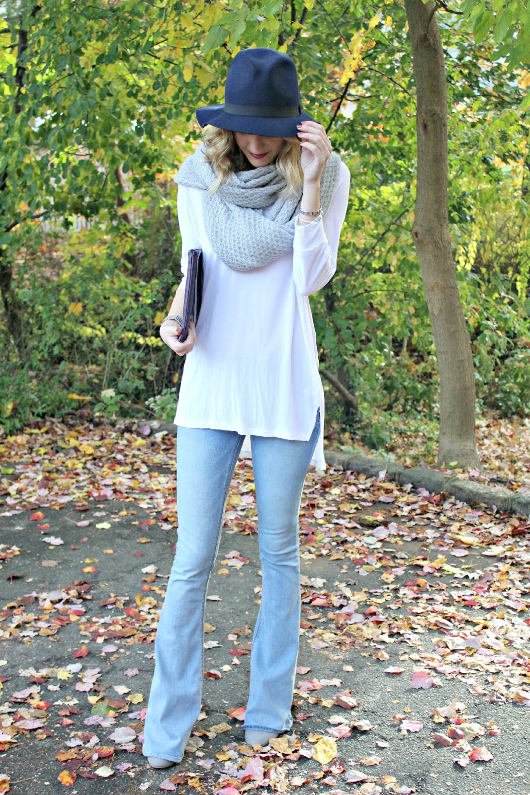 casual flare jeans outfit