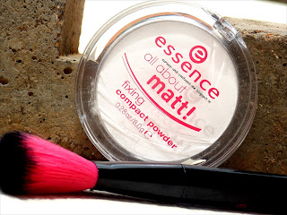 Essence All About Matt Fixing Compact Powder review, Essence matt compact review, Colorless Compact matte powder review, Essence All About Matt Fixing Compact Powder swatch , Essence Powder 