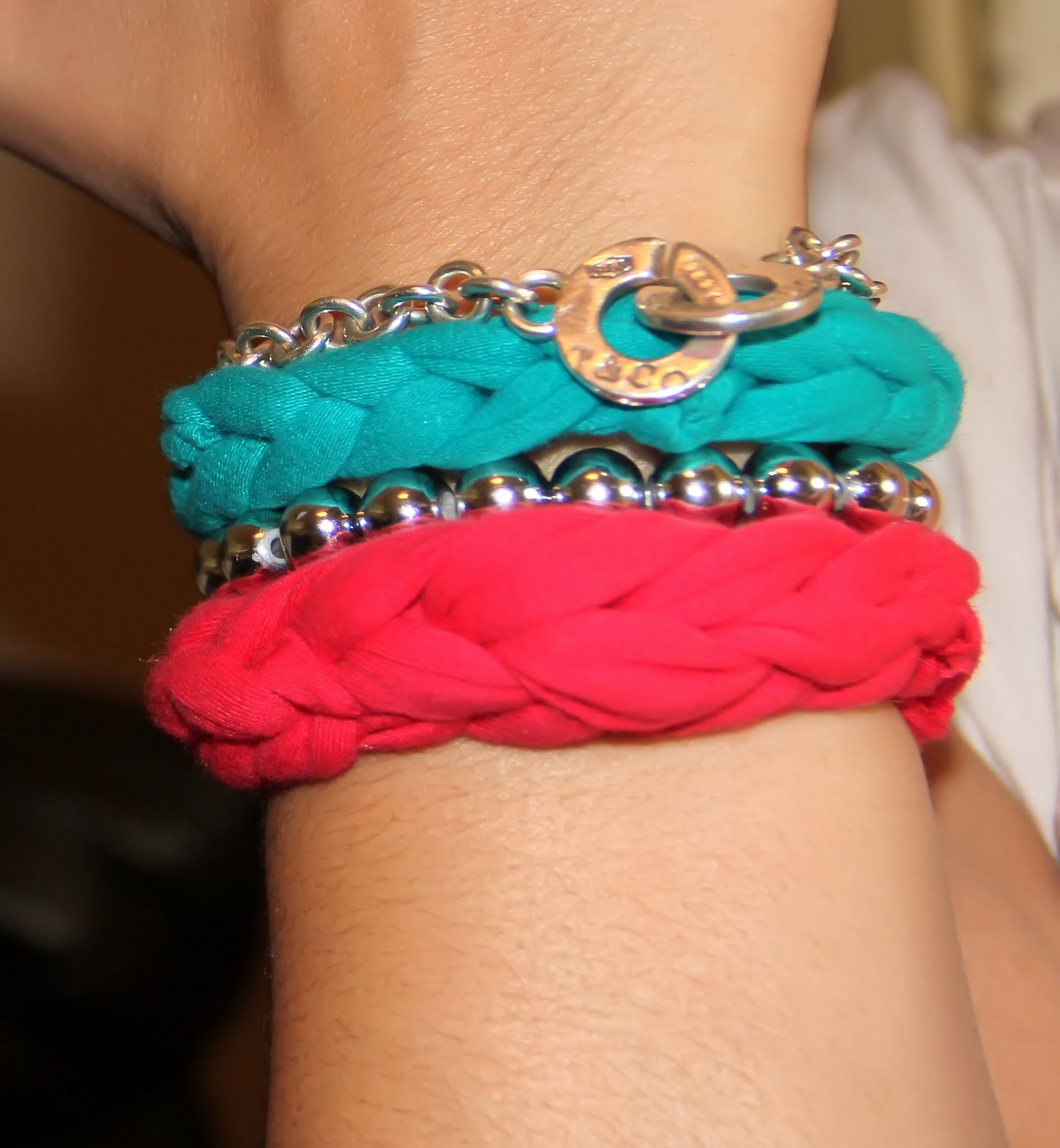 Domestic Divas Craft Corner! DIY Jersey Knit Bracelets!