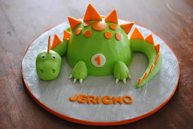 Country Cupboard Cakes: Dinosaur Smash Cake