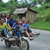 Cara Unik Naik Motor Selain Ngangkang