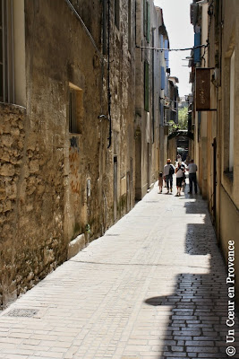 Take the street Mazelle for easier access to the market square in Sommières - France