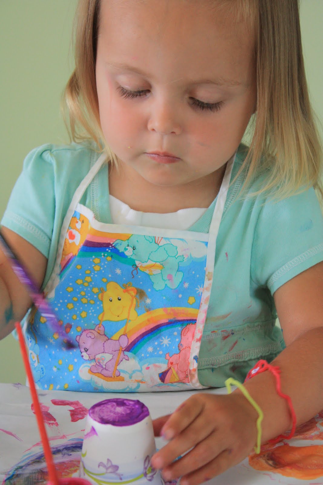 Let Kids Create Spin art using a lid