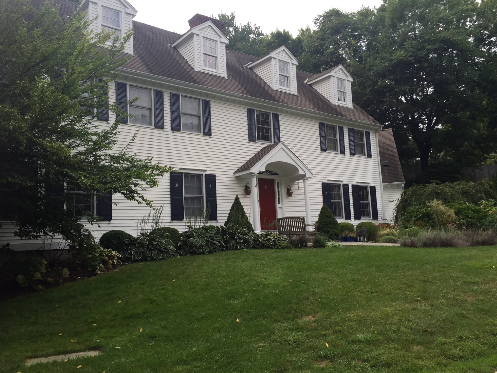 Color Forte Benjamin Moore Simply White &amp; Hale Navy