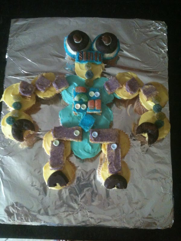 Family Fun Robot Cupcake Cake Family Fun Robot Cupcake Cake