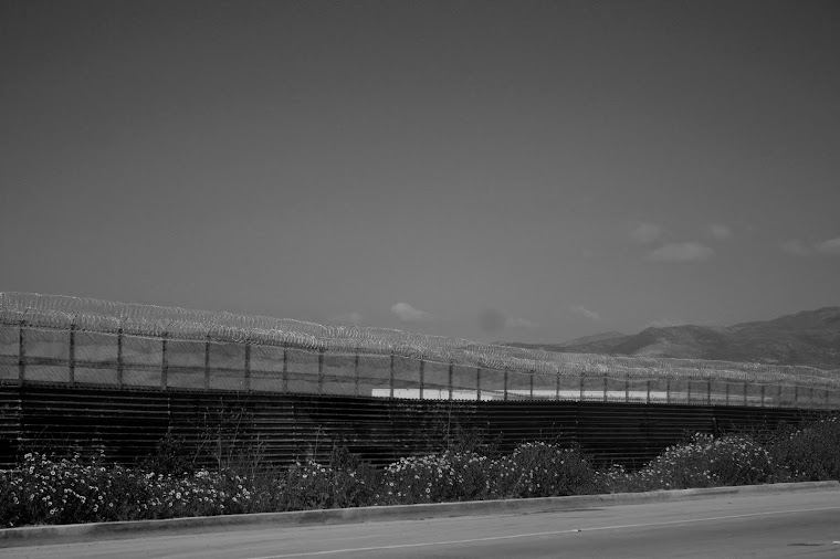 doNOTcross {fotografias da fronteira Tijuana-San Diego} arte na fronteira: autor desconhecido