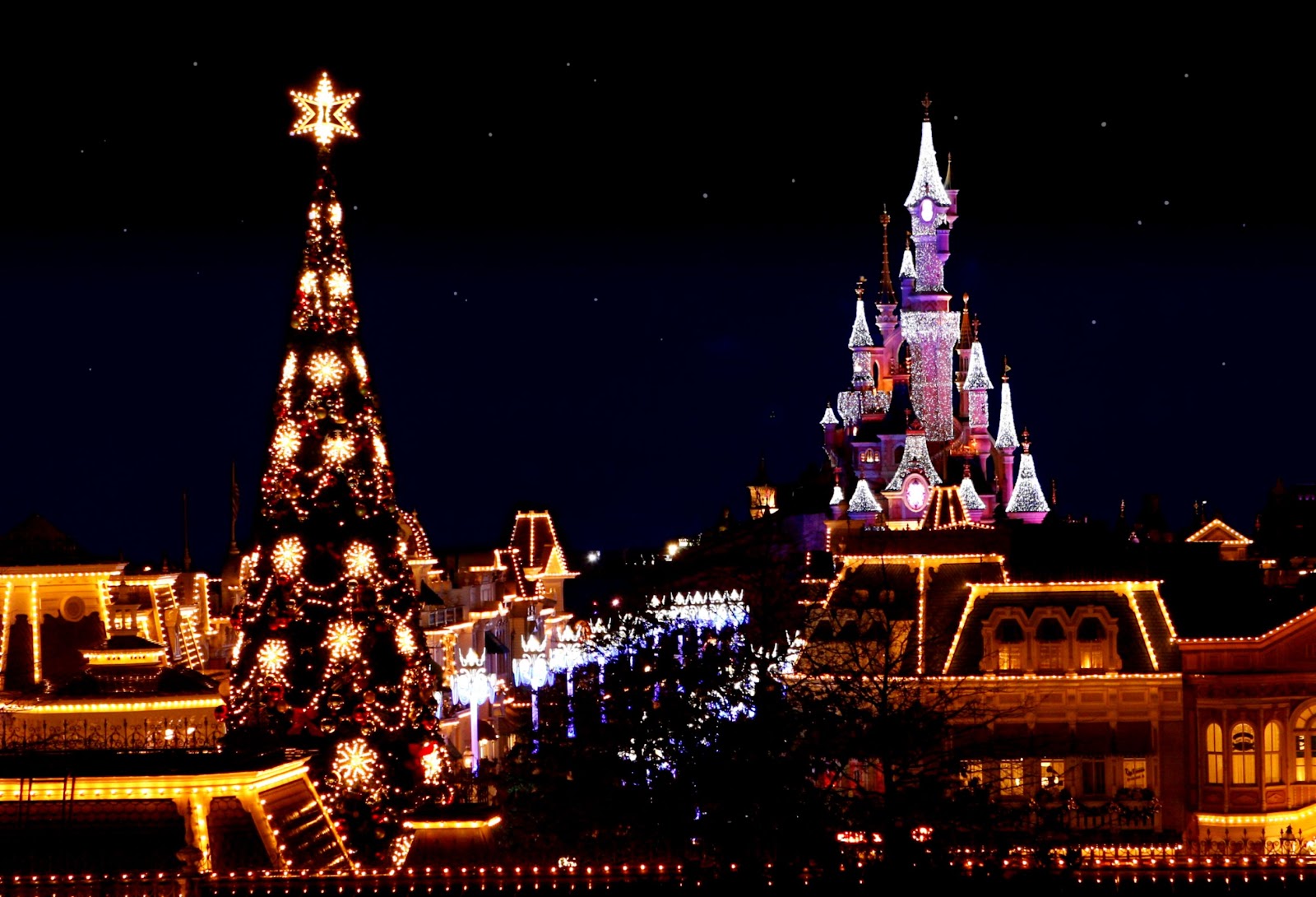 Christmas at Disneyland Paris Christmas at Disneyland Paris