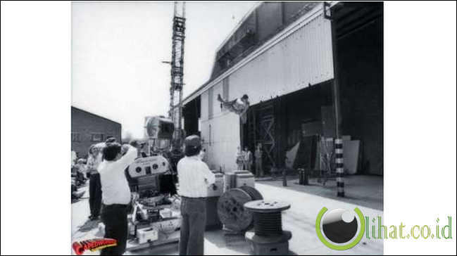 [Image: Spesial+Visual+Efek+Film+Terbaik.jpg]