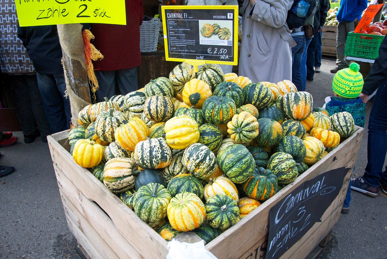 Kessy S Pink Sugar Halloween Saftige Kurbis Muffins Mit Weisser