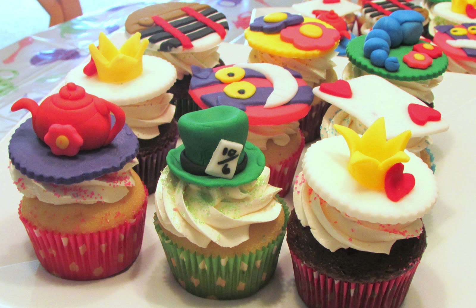 Baker Becky Alice In Wonderland Cupcakes!