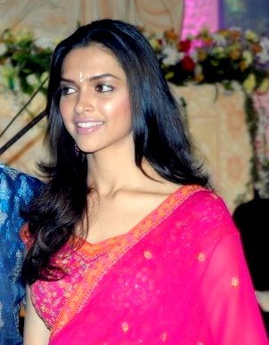 Deepika Padukone Saree Aarakshan Pic - Deepika Padukone Saree Aarakshan Pics