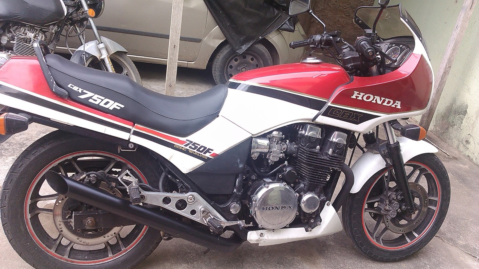 A VENDA CBX 750 HOLLY AKI NO SHOPPING DAS GALOS