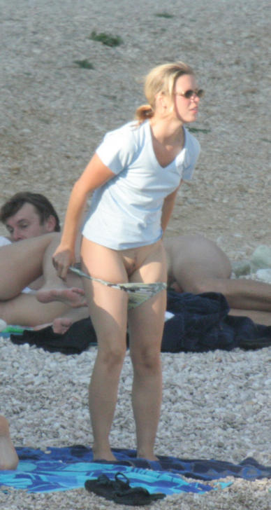 Beach Voyeur Blog Caught Unaware Candid Voyeur Pussy Lips Exposed Blonde pic picture