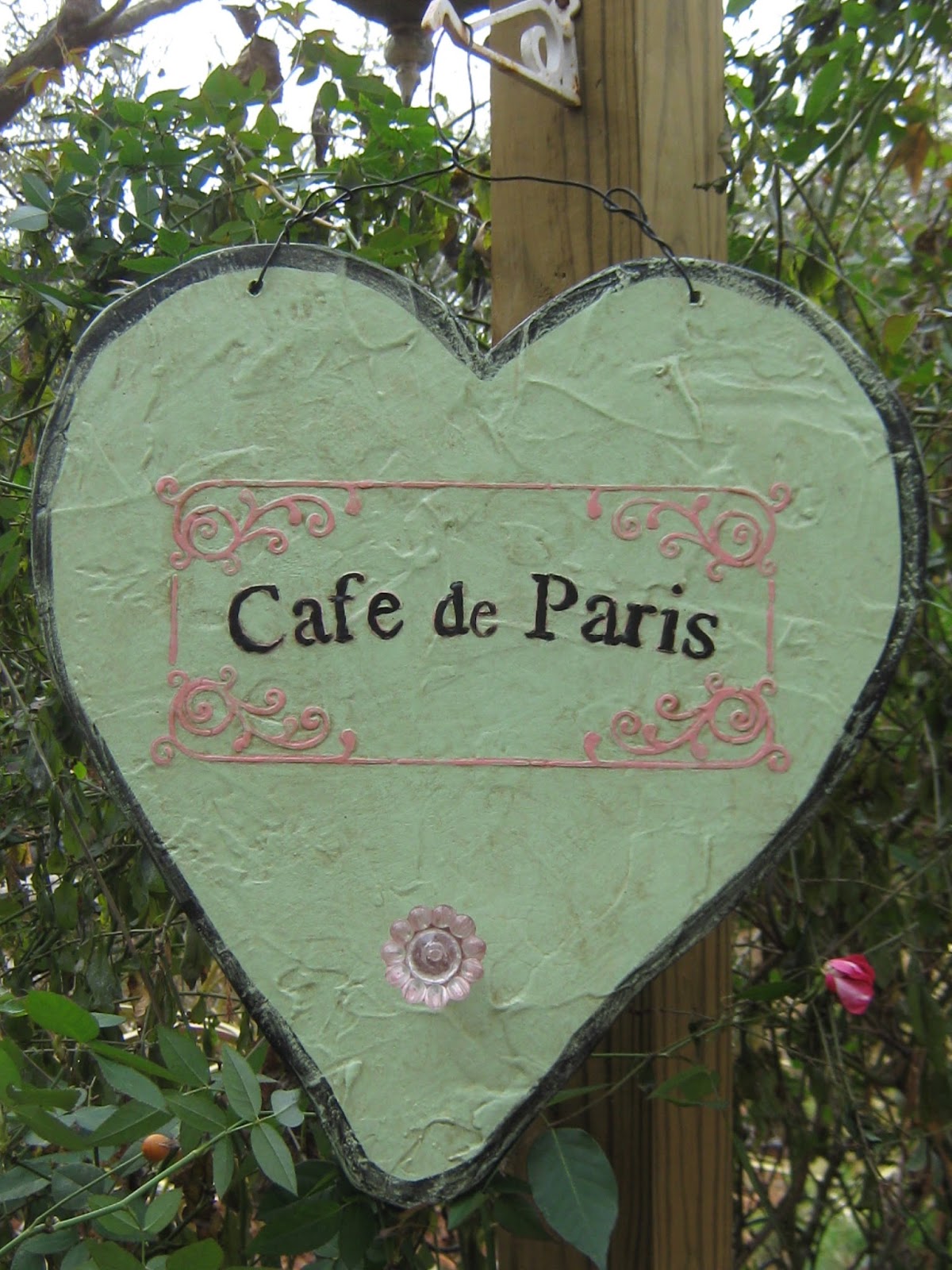 LYNDA BERGMAN DECORATIVE ARTISAN "CAFE de PARIS" HEART WALL ART OR