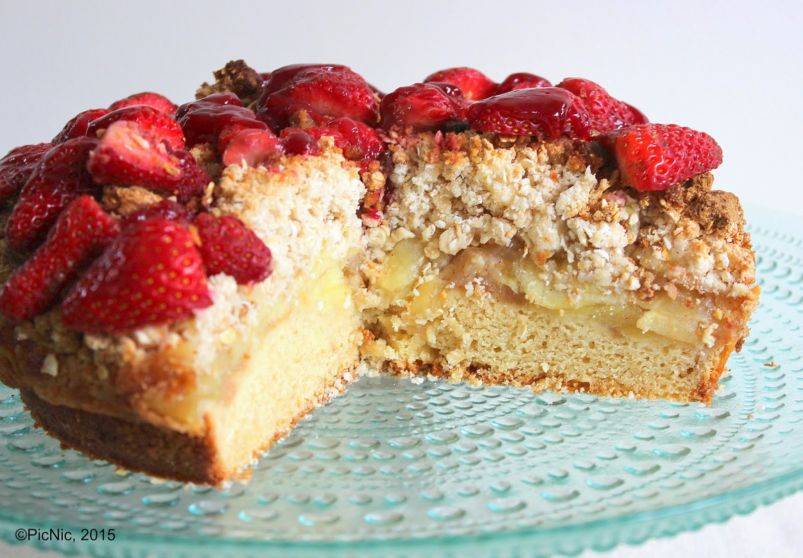 PicNic Apple and Strawberry Crumble Cake