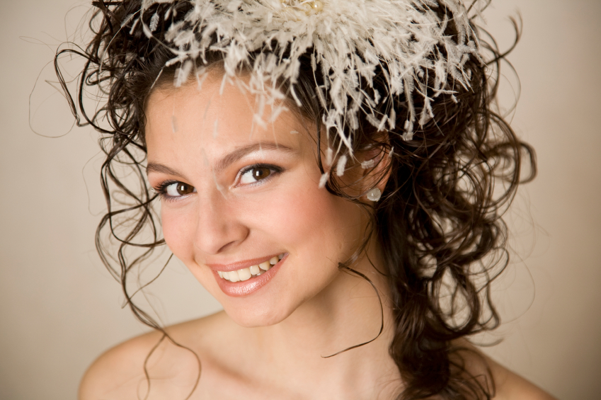 It 39s the new craze in bridal headpieces Tiaras headbands and veils 