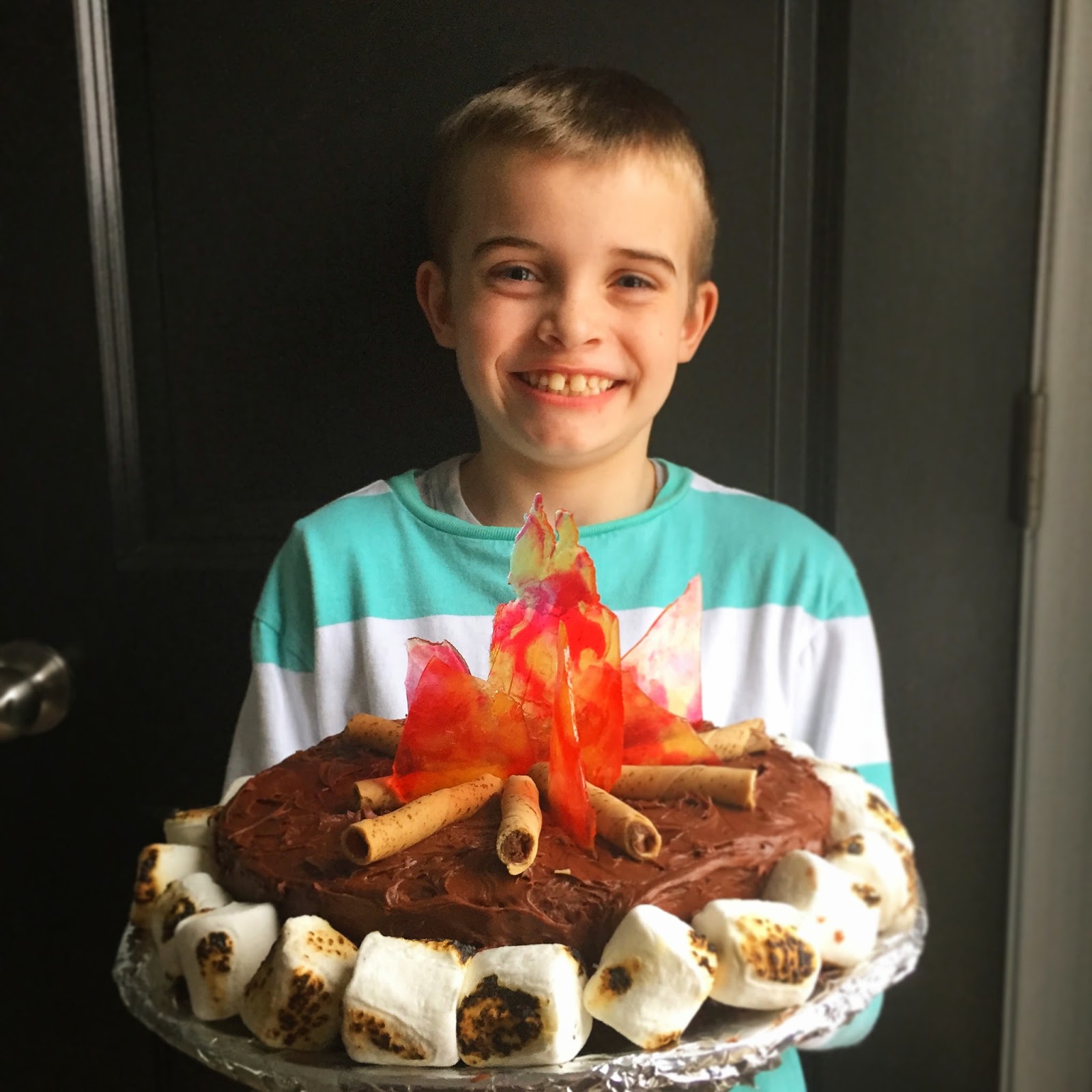 Rosy Lemmons Crafts Blue & Gold Banquet cake