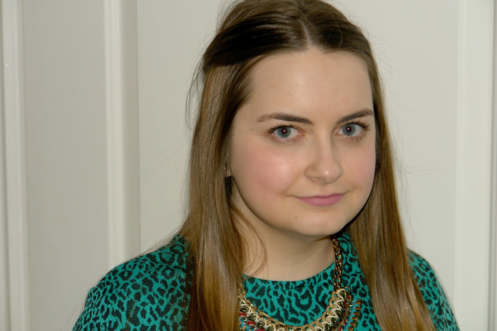 Bourjois Happy Light foundation, Bourjois, foundation, make up, review, swatches, UK beauty blogger