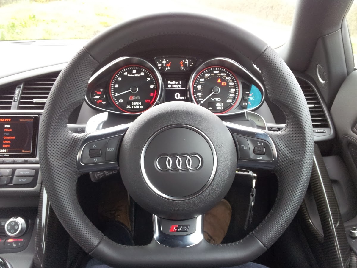 Audi R8 V10 Plus dashboard