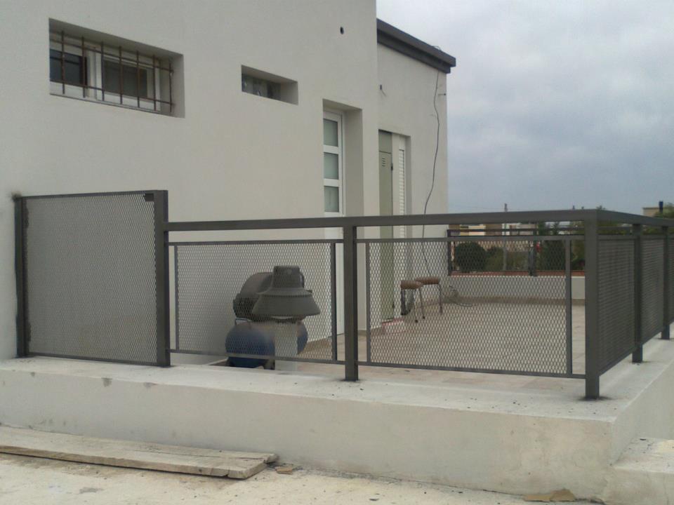 Herreria y Estructuras Tito: Barandas seguridad Piscinas y Terrazas