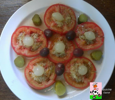 Tomates Acompañados Y Aliñados 
