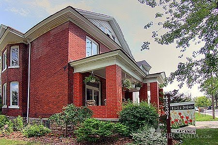 Niagara Falls Canada Li-Li Bed and Breakfast