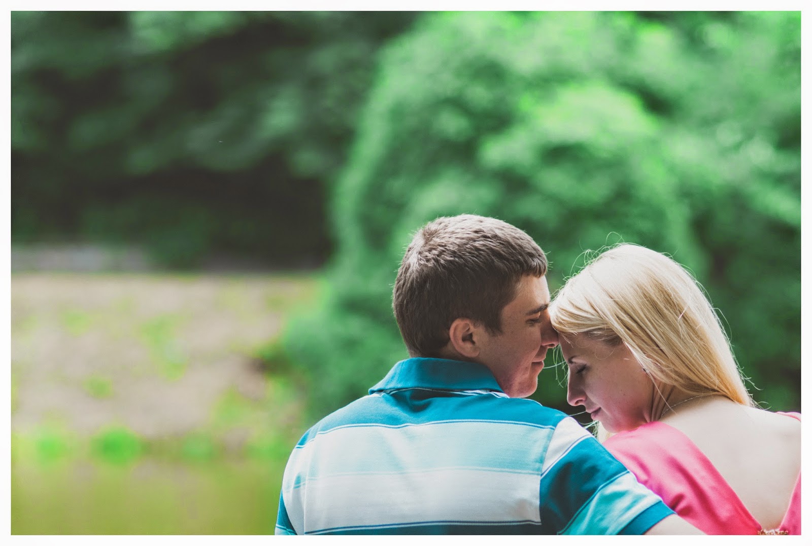Алена и Саша лавстори свадебный фотограф в Киеве, предсвадебная фотосессия, съёмка в стиле pepsi, фотосессия в парке развлечений, семейный фотограф