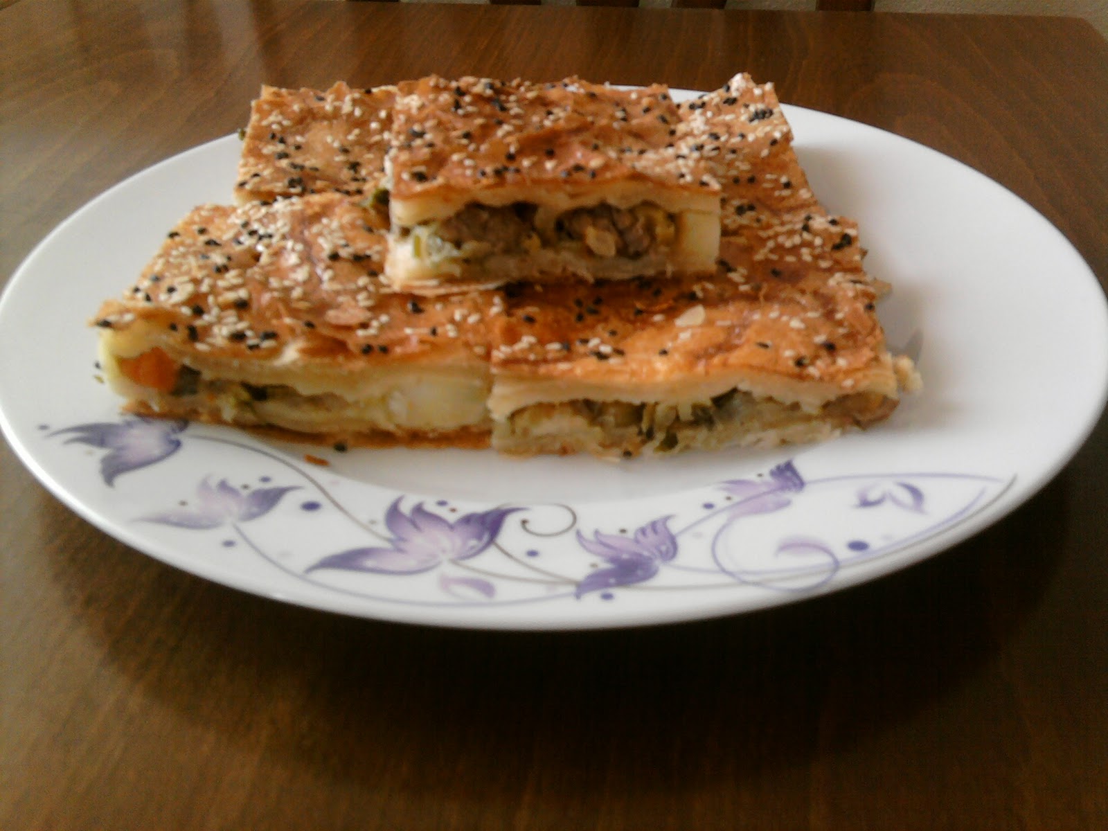 Etli ve Sebzeli Börek Tarifi Etli ve Sebzeli Börek Tarifi