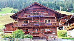 Vieille maison fleurie du Zillertal