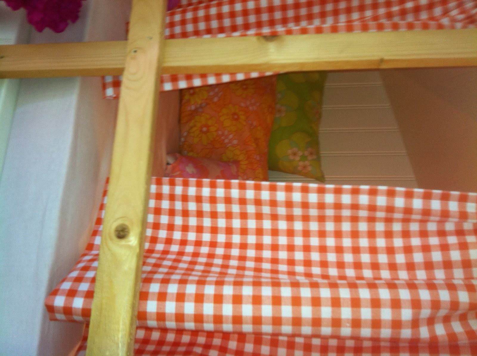 Line´s forunderlige verden: hulen bag gardinet..