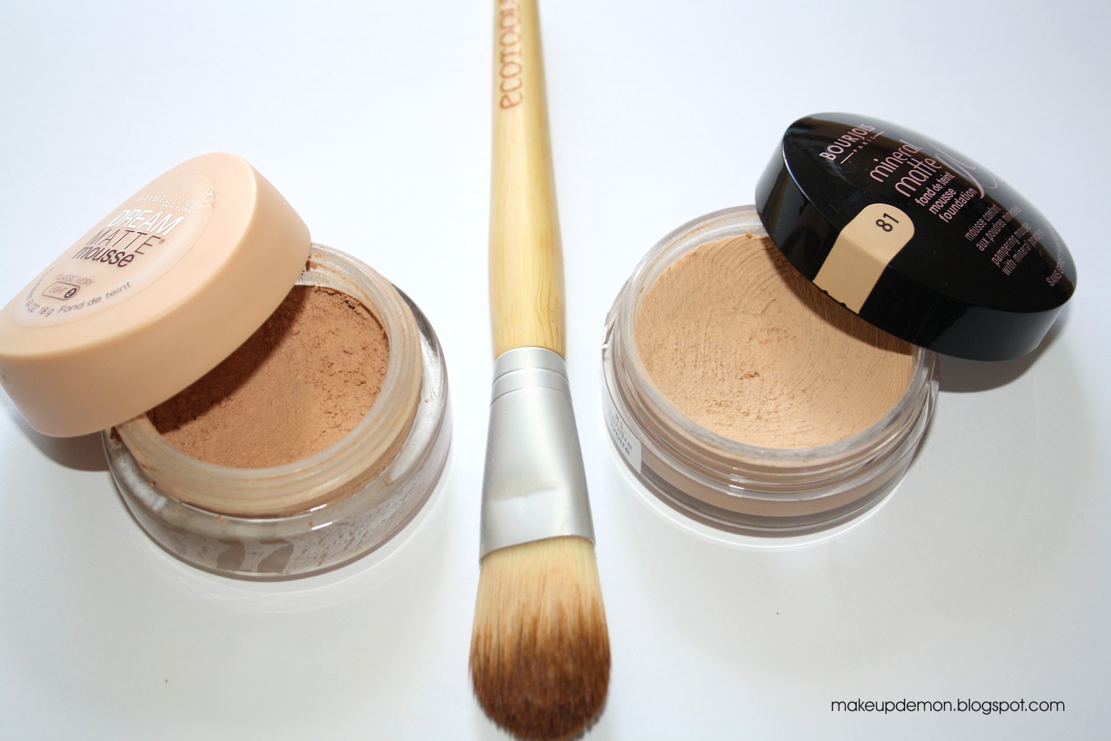 Makeup Demon Maybelline Dream Matte Mousse vs Bourjois Mineral Matte
