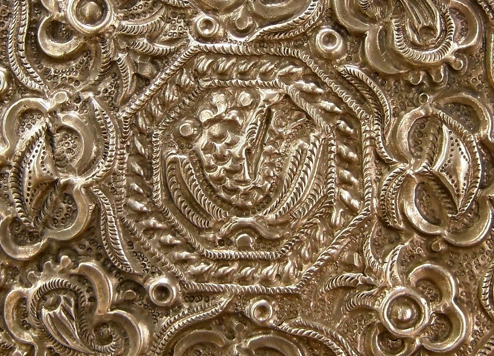 PATINA CINA PERANAKAN STRAITS CHINESE BOLSTER END PLATE