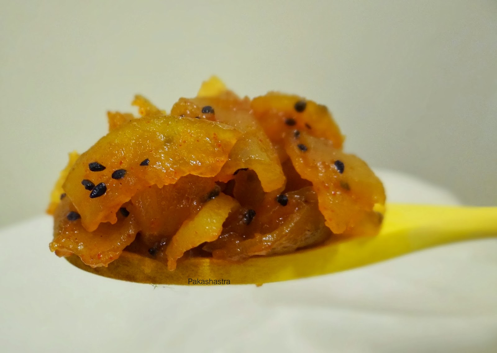 Pakashastra Hot 'n Sweet Raw Papaya Pickle