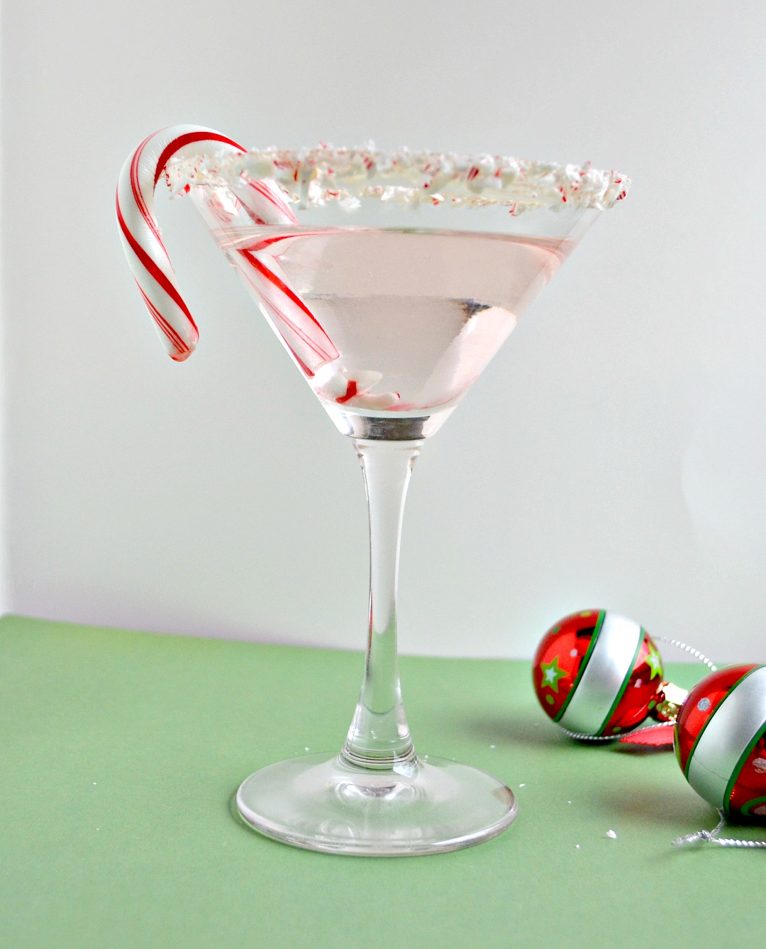 Candy Cane Martini #SundaySupper - Hezzi-D's Books and Cooks