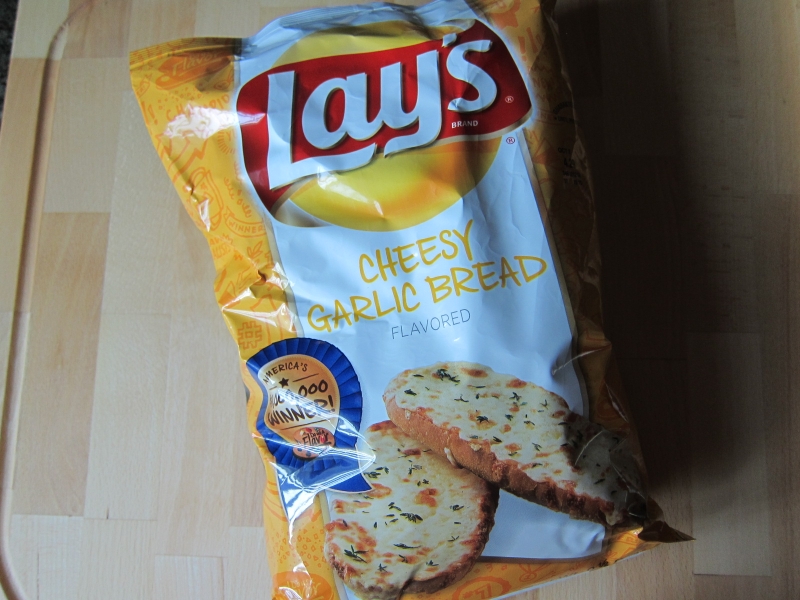 Review Lay's Cheesy Garlic Bread Potato Chips Brand Eating