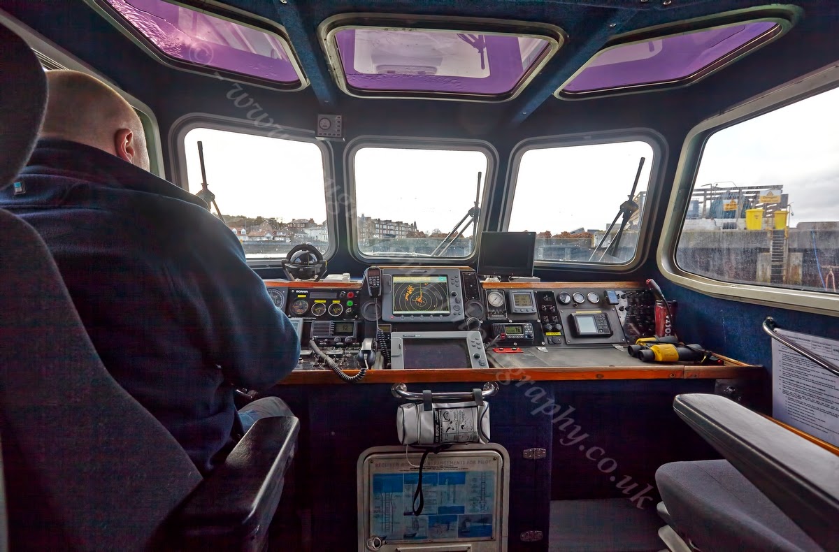 Dougie Coull Photography Clyde River Pilots at Work