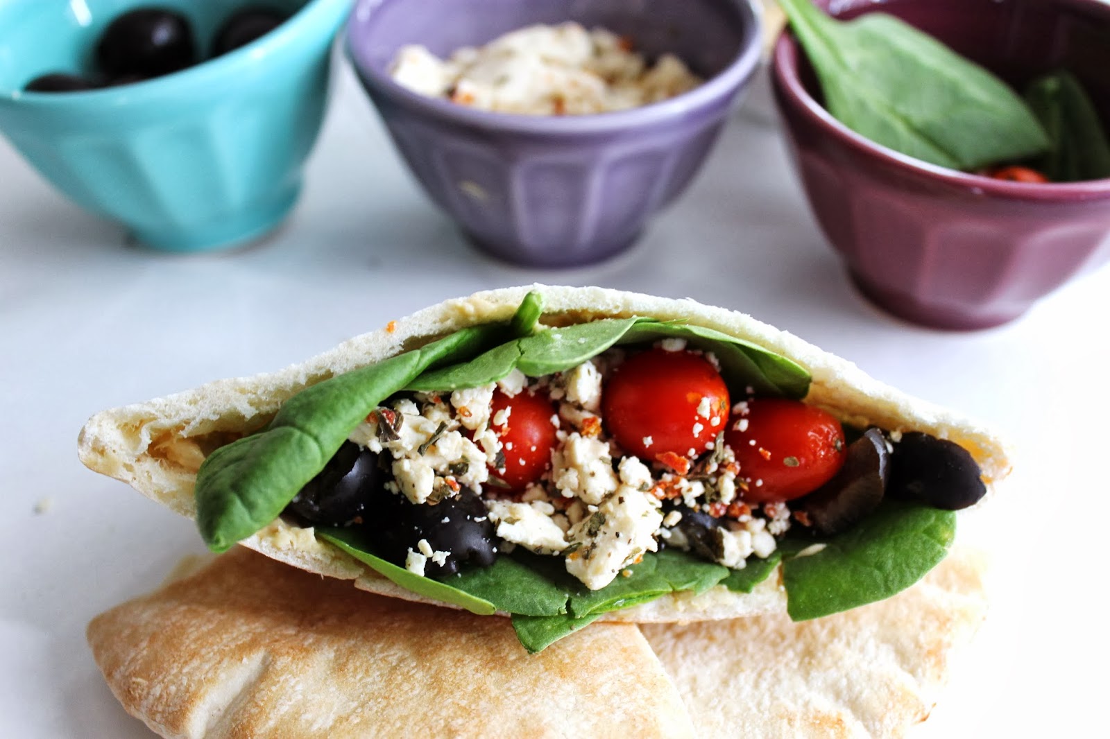 BEAUTY & THE BEARD: MEDITERRANEAN PITA POCKET (so easy!)