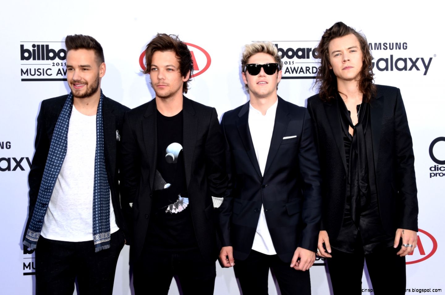 One Direction Cheeky Harry Styles grabs Niall Horan39s crotch at One Direction Cheeky Harry Styles grabs Niall Horan39s crotch at